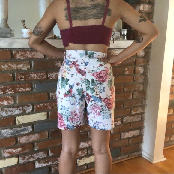 SOLD 1990s Floral Pastel Sweet Romantic Bermuda Shorts by Partners Mervyns - Picture 2 of 5